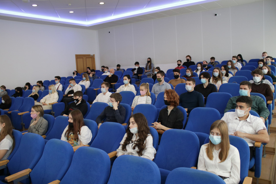 Международная научная конференция 2015. ИМСИТ актовый зал. ИМСИТ Краснодар 120 аудитория. ИМСИТ 2016 год фото студентов.